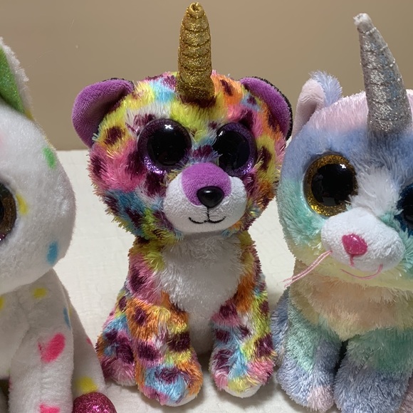 9” & 6” Ty Set of Unicorns Beanie Boo Plush - Picture 4 of 13